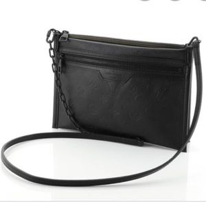 Authentic leather crossbody bag DONT BUY